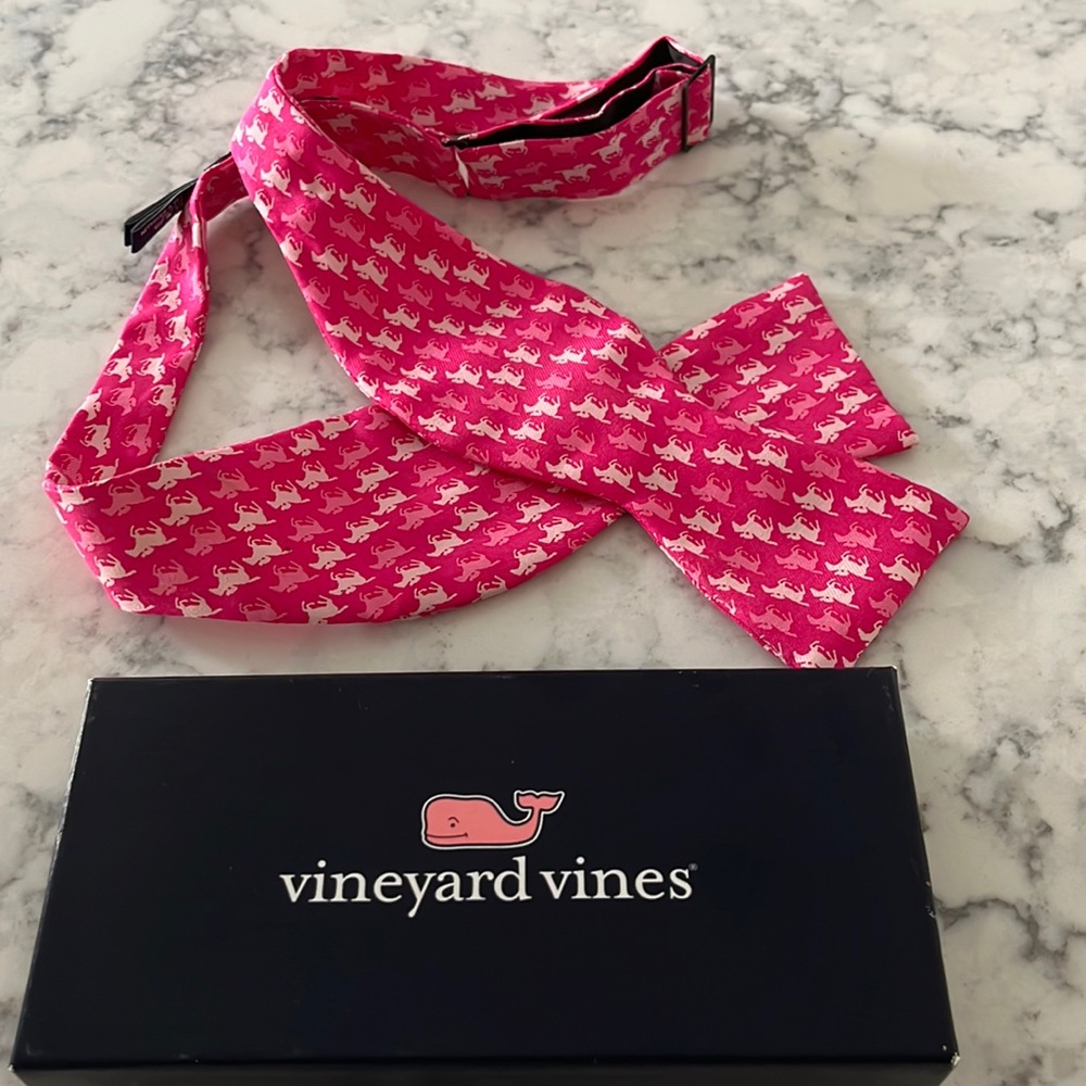 Vineyard Vines Bow Tie pink horses